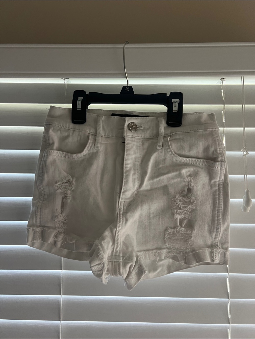 Hollister White Distressed Denim Cutoff Shorts Size 1 (25 width)